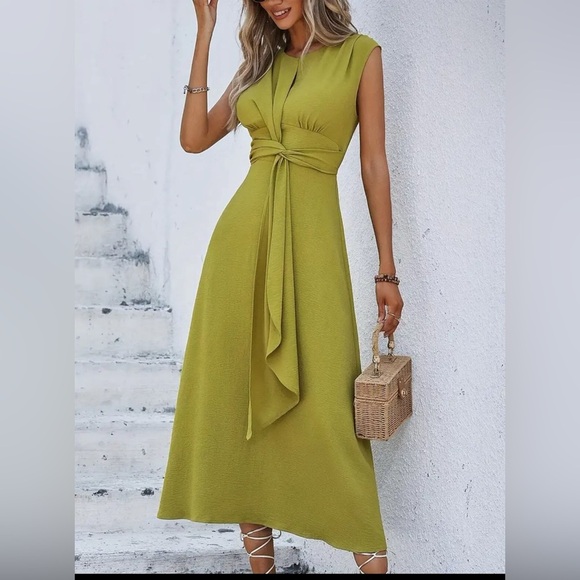 NEW✨-Sleeveless Cinch Waist Knot Dress - Picture 3 of 5